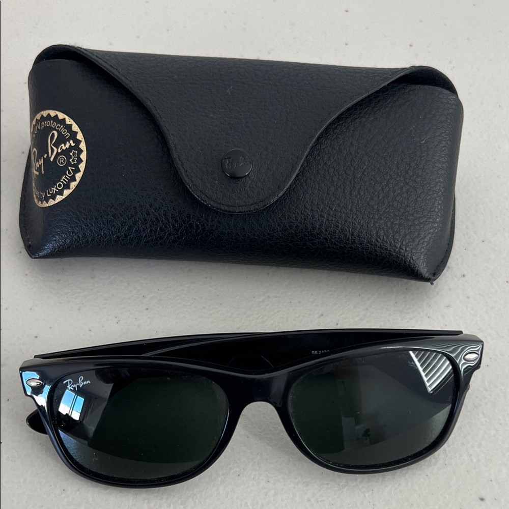 Ray-Ban Classic Black Sunglasses with Case